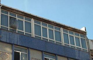 Esenyurt’ta çatıda çıkan yangın 3 binaya sıçradı