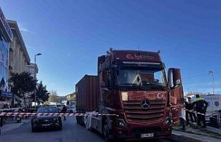 Esenyurt’ta tırın çarptığı kadın hayatını...