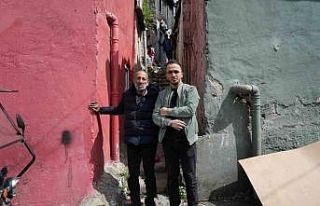 Eşiyle birlikte yaptığı poğaçalarla insanlara...