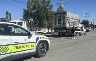 Eski plakasını kamyonetine taktı, 140 bin lira...