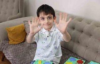 Evde eğitim gören özel çocuklara 23 Nisan sürprizi