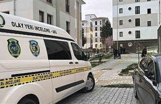 Eve giren hırsızlar yaklaşık 600 bin lira değerindeki...