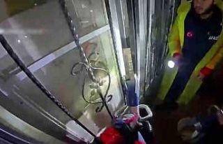 Evlerinde mahsur kalan vatandaşları AFAD kurtardı