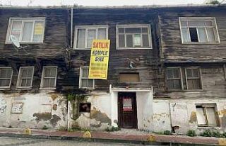 Fatih’te izinsiz kazı yapılan ev görüntülendi