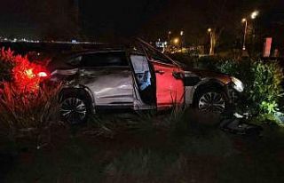 Fatih’te yoldan çıkan otomobil taklalar atarak...