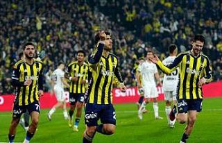 Fenerbahçe, ligin son virajına derbi galibiyetiyle...