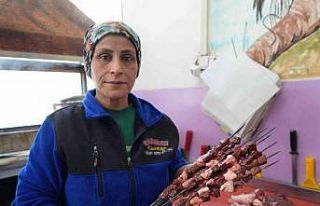 Gaziantep’in kadın ciğer ustası müşterilerden...