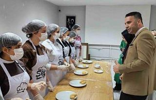 Gaziantep’te öğrenciler içli köfte yaptı