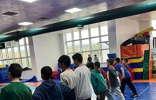 Geleceğin pehlivanları güreş kursuyla yetişiyor