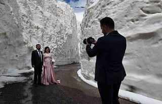 Gelin ve damat adayı kar tünelinde fotoğraf çekimi...