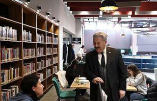 Gençler, Akıl Küpü Kütüphaneleri’nde geleceğe...