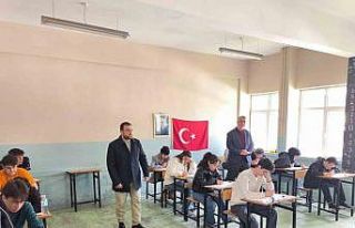 Gençler bilgileriyle umre için yarıştı