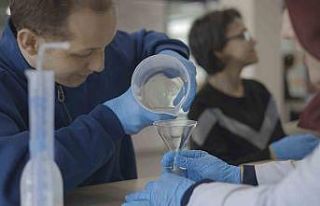 Gençler ve özel bireyler sakız kokulu kolonya üretti