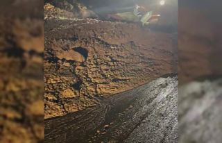 Gercüş’te heyelan: Kapanan köy yolları ekiplerin...