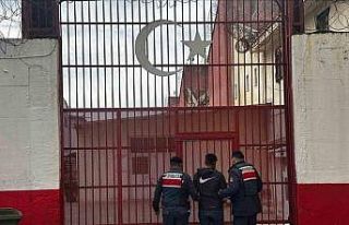 Germencik’te JASAT ekipleri aranan şahsa göz açtırmadı