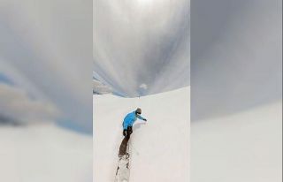 Giresun yaylalarında nisan ayında snowboard keyfi