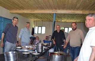 Gördes’te geleneksel köy hayrına yoğun katılım