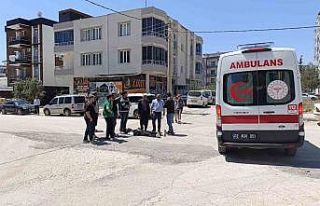 Hafif ticari araçla çarpışan motosiklet sürücüsü...