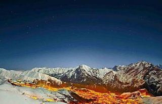 Hakkari manzarası geceye damga vurdu