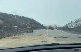 Hakkari-Van yolunda çökme: Ulaşım kontrollü sağlanıyor