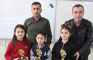 Hakkari’de öğrencilerin başarısı kupayla taçlandı
