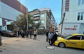 Harç karma makinesi, ticari taksinin üzerine devrildi