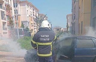 Hassa’da otomobil alevlere teslim oldu