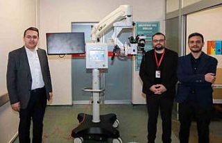 Hastaneye ileri teknoloji cerrahi operasyon mikroskobu