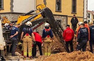 Hayatını kaybeden işçinin cansız bedeni göçük...