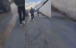 Heyelan nedeniyle kapanan Hasköy-Mutki yolu açıldı