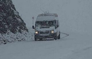 Hizan-Bahçesaray yolunda kar etkili oluyor