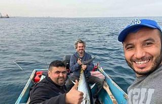 Hobi olarak olta balıkçılığı yapan öğretmen...