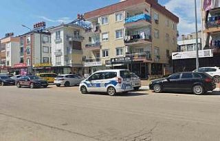 Husumetli akrabalar arasında bıçaklı kavga: 2...