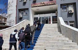 Iğdır’da göçmen kaçakçılığı şebekesine...