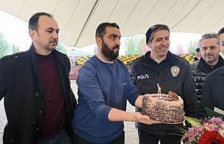 İhbara giden polislere pastalı sürpriz