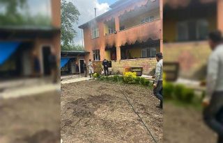 İki katlı evin mutfağında çıkan yangın paniğe...