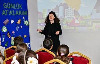 İlkokul öğrencileri geri dönüşümü yerinde...