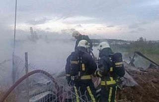 İnşaat şantiyesinde konteyner yangını