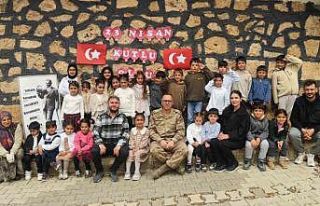 İpekyolu jandarmasından okullarda bayram mesaisi