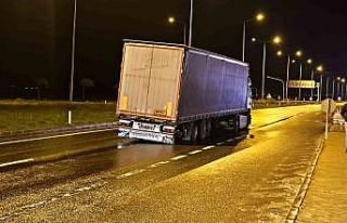 İpsala’da tır, otomobil ve kamyonet ile çarpıştı:...