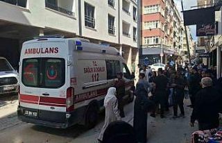 İş makinesinin çarptığı seyyar satıcı yaralandı