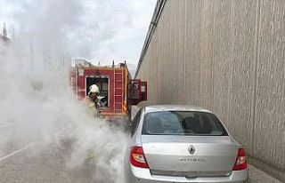 İskenderun’da otomobil yangını