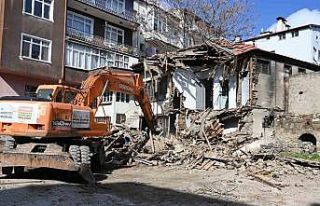 Isparta’da katlı otopark projesinde metruk binalar...