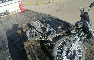 Isparta’da otomobil ile motosikletin çarpıştığı...