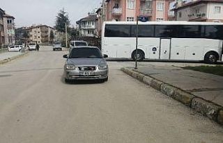 Isparta’da otomobil ile tur otobüsü çarpıştı:...