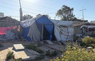 İsrail saldırılarında evini kaybeden Gazzeli Halid...