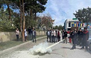 İtfaiye ekiplerinden hastane personeline yangın...