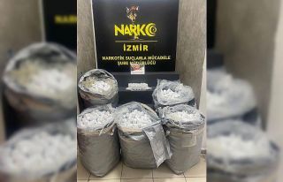 İzmir’de durdurulan araçtan 156 bin uyuşturucu...