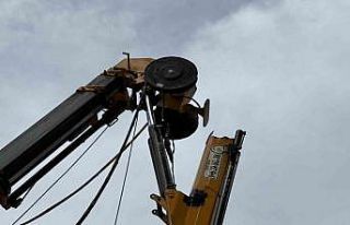 İzmir’de inşaat kulübesinin üzerine vinç düştü:...