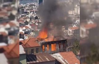 İzmir’de metruk binada yangın